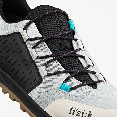 Превью  Велоботинки туристические FIZIK Terra Ergolace GTX Ice Grey/Black